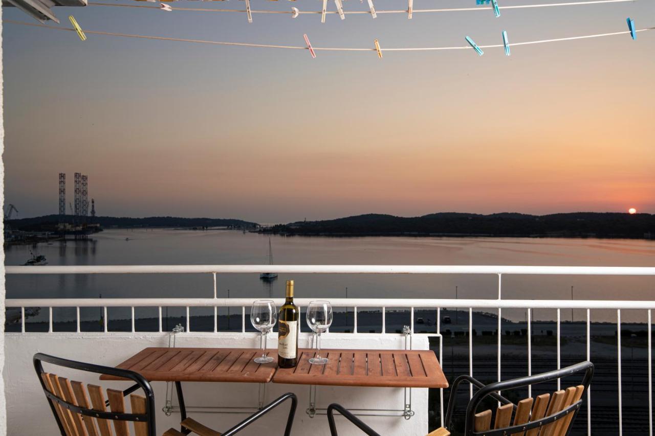 Top Floor Sunset Apartment Пула Екстериор снимка