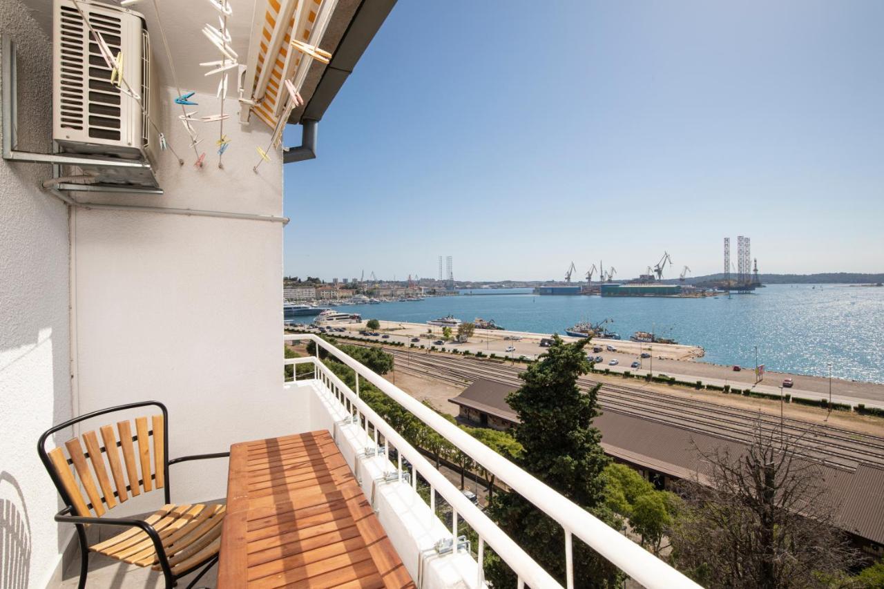 Top Floor Sunset Apartment Пула Екстериор снимка