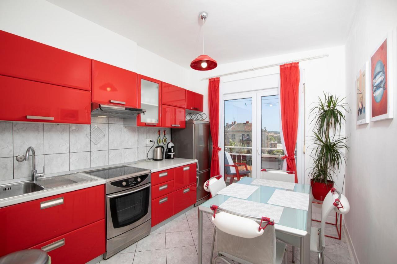 Top Floor Sunset Apartment Пула Екстериор снимка